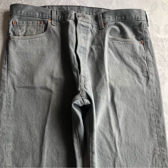 Levi’s 501 Men’s Size W40/L30 Gray Silver Jeans Denim Pants Button-Fly Straight - Picture 16 of 16